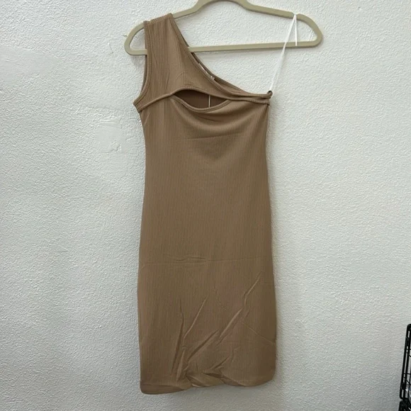 Off the shoulder dress - Picture 6 of 7